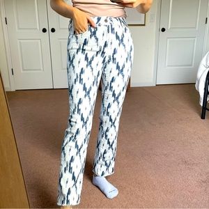 Free People Womens Indigo Skies Printed Crop Flare Jeans Size 26 White Blue Boho